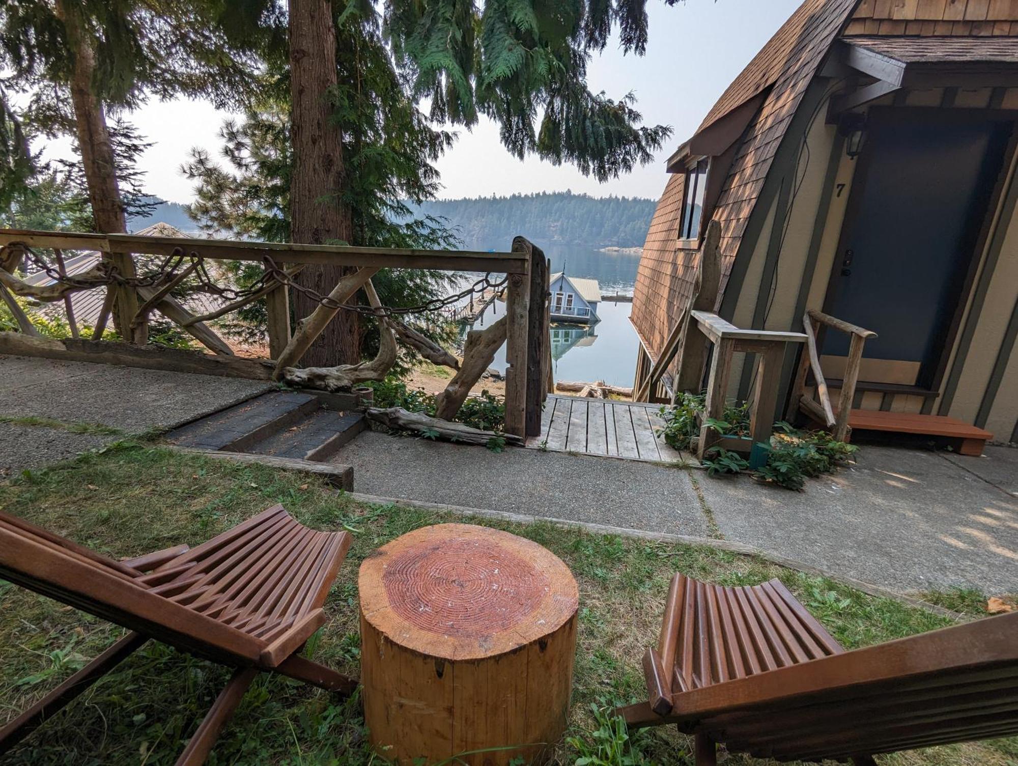 Jade Resort-Oceanfront Suites In Gowlland Harbour Heriot Bay ภายนอก รูปภาพ