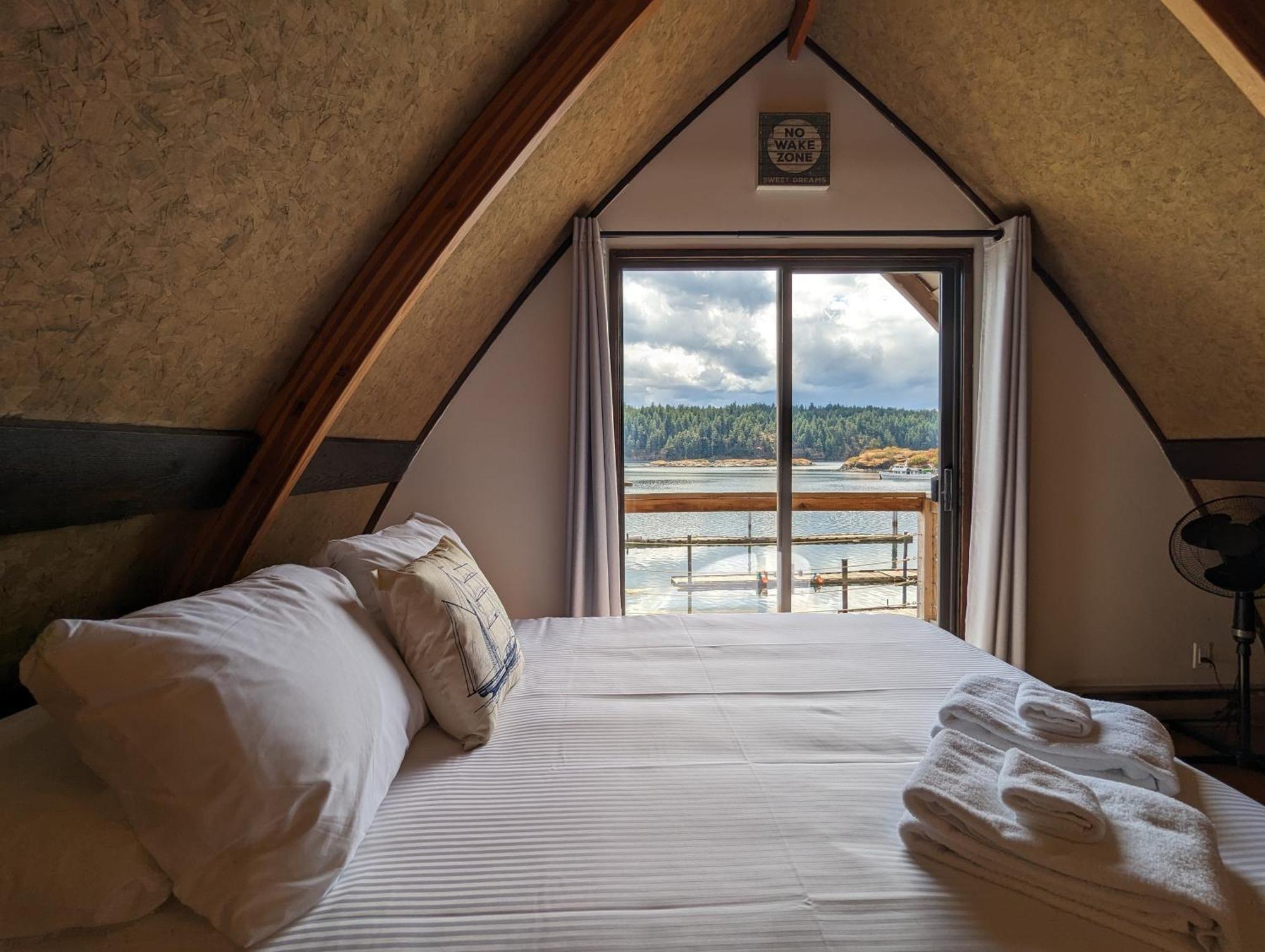 Jade Resort-Oceanfront Suites In Gowlland Harbour Heriot Bay ภายนอก รูปภาพ
