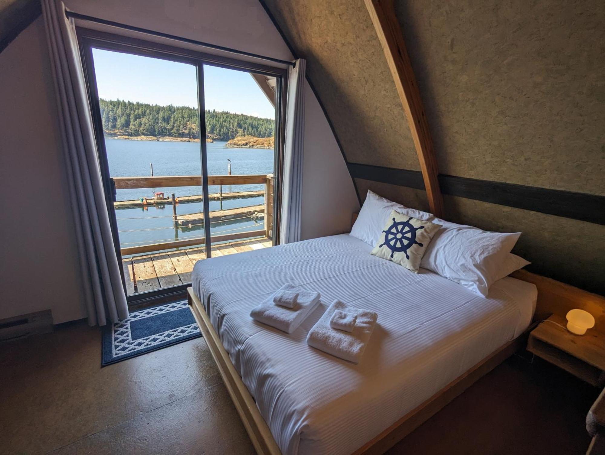 Jade Resort-Oceanfront Suites In Gowlland Harbour Heriot Bay ภายนอก รูปภาพ